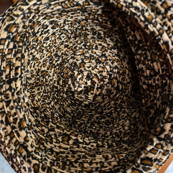 NWOT Rolled Animal Print Hat - Picture 4 of 4